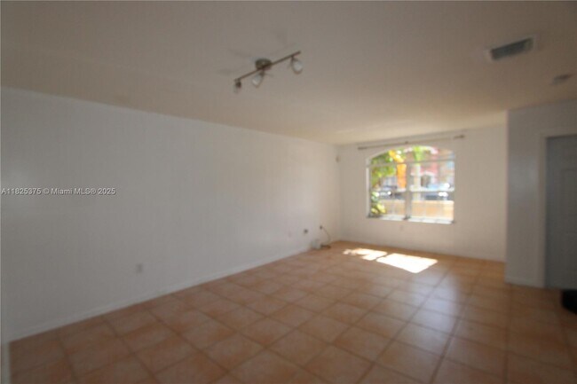 7075 NW 173rd Dr in Hialeah, FL - Building Photo - Building Photo