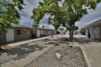 312 Charleston Street NE in Albuquerque, NM - Building Photo - Building Photo