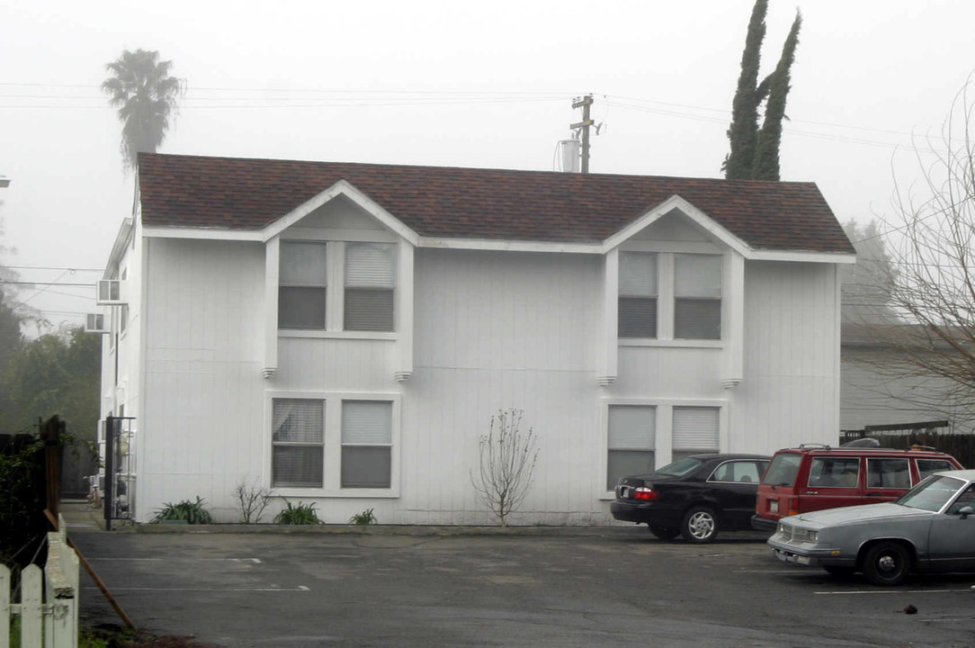 Pinewood Apartments in Waterford, CA - Building Photo