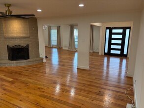 5519 Queensloch Dr in Houston, TX - Building Photo - Building Photo