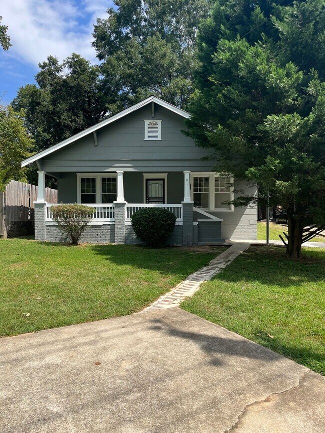 499 Chappell Rd NW in Atlanta, GA - Foto de edificio - Building Photo