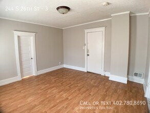 244 S 26th St-Unit -3 in Lincoln, NE - Building Photo - Building Photo