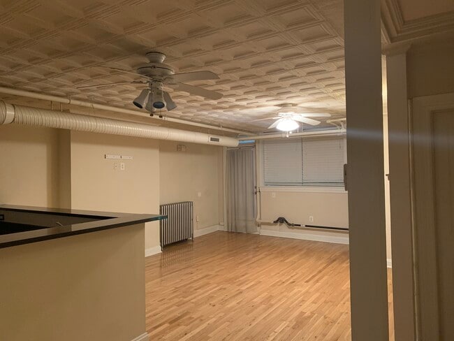 2105 N Charles St, Unit Unit 1 in Baltimore, MD - Building Photo - Building Photo