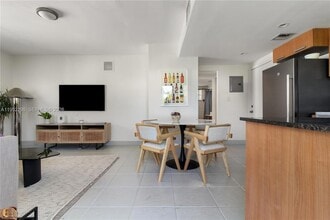 1050 7th St, Unit 1050-3 in Miami Beach, FL - Foto de edificio - Building Photo