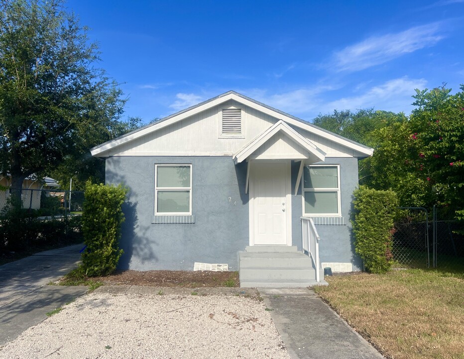 27 NW 11th Ave in Delray Beach, FL - Building Photo