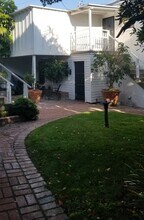 1033 Aviation Blvd in Hermosa Beach, CA - Foto de edificio - Building Photo