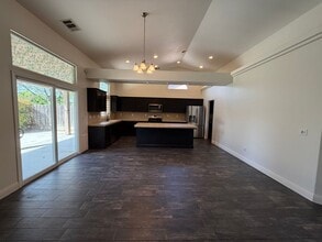 2649 N Shady Ct in Visalia, CA - Building Photo - Building Photo