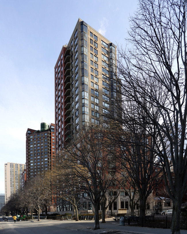 Battery Pointe Condominium in New York, NY - Building Photo - Building Photo