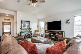 104 Bailey Ranch Dr in Gainesville, TX - Building Photo - Building Photo