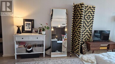 101 Charles St E in Toronto, ON - Building Photo - Building Photo