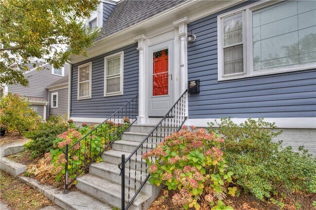 92 Franklin St in Bristol, RI - Building Photo - Building Photo