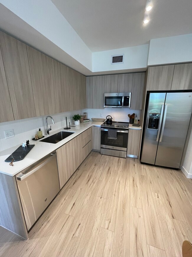 7063 W 5th Ct, Unit A3 in Hialeah, FL - Foto de edificio - Building Photo