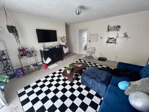 31 Westgate Rd, Unit 5 in Boston College, MA - Building Photo - Building Photo