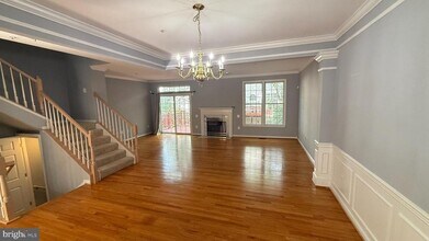 11904 Castlegate Ct in Rockville, MD - Building Photo - Building Photo