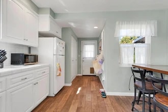 227 Valle Vista Ave in Monrovia, CA - Foto de edificio - Building Photo