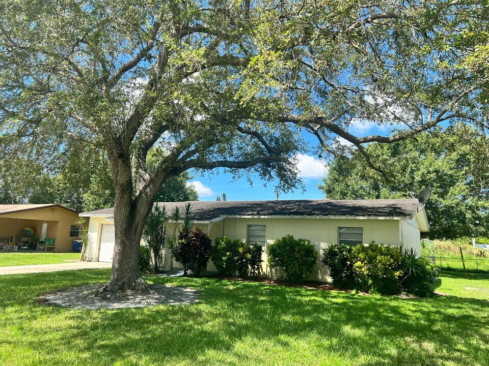 2617 S 28th St in Fort Pierce, FL - Building Photo