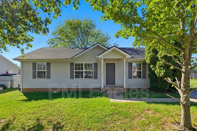 112 Waterford Dr in Oak Grove, KY - Building Photo - Building Photo