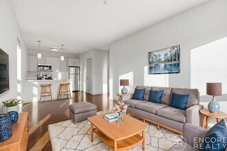 40A Marion St, Unit 404 in Brookline, MA - Building Photo - Building Photo