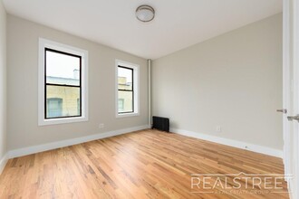 85 Eastern Pkwy, Unit 4D in Brooklyn, NY - Building Photo - Building Photo