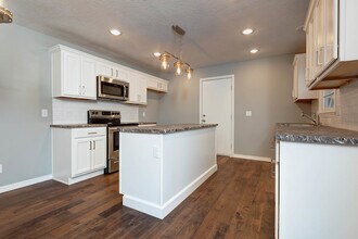 3128 S Pinehurst Ave in Springfield, MO - Foto de edificio - Building Photo