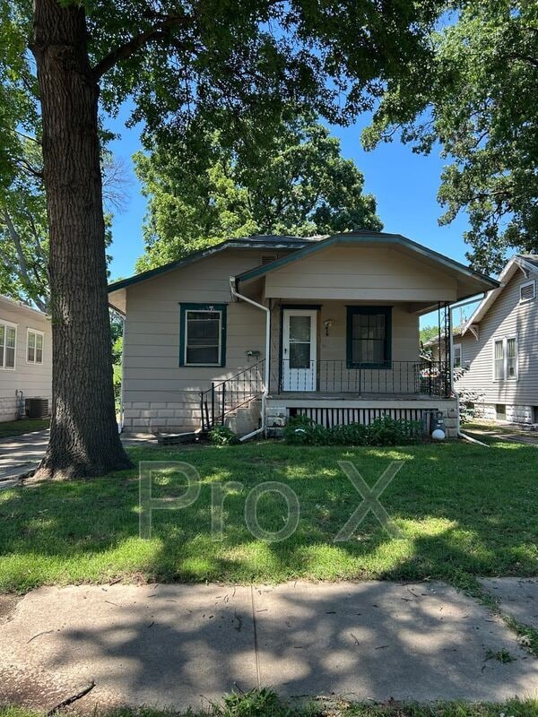 property at 419 E Jackson St