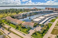 1936 Beach Pkwy in Cape Coral, FL - Foto de edificio - Building Photo