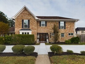 7702 Antoine Dr in Houston, TX - Building Photo