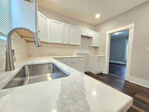 1033 Oak St in South Bend, IN - Foto de edificio - Building Photo
