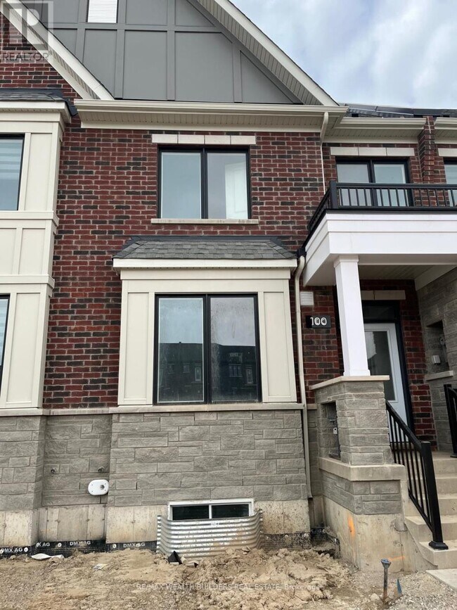 100 Coolhurst Ave in Brampton, ON - Building Photo - Building Photo