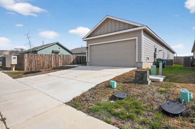 7002 Satellite Wy in San Antonio, TX - Building Photo - Building Photo