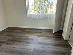 7002 Linda Vista Rd in San Diego, CA - Foto de edificio - Building Photo