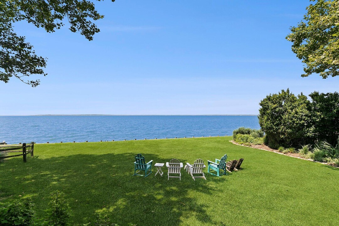 29 Bittersweet Ln in Sag Harbor, NY - Building Photo