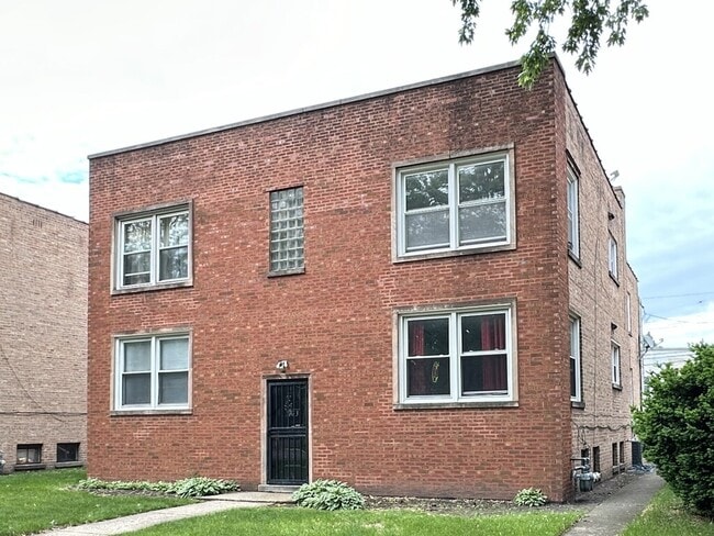 property at 8923 Lavergne Ave