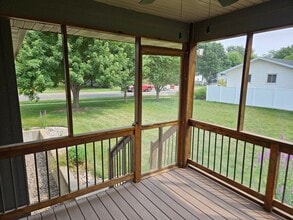 300 Emmett Trail in Harrisburg, SD - Foto de edificio - Building Photo