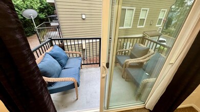 2115 201st Pl SE in Bothell, WA - Foto de edificio - Building Photo