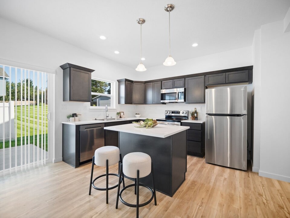 805 F St in Deer Park, WA - Building Photo