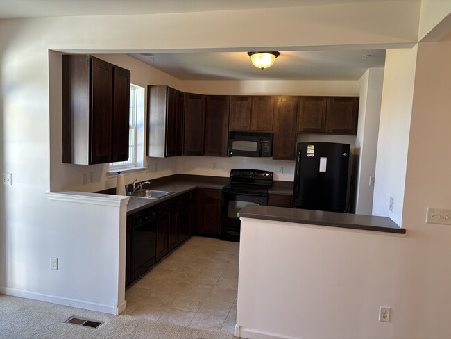 300 Milkweed Dr in Allentown, PA - Building Photo - Building Photo