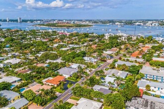 226 Bamboo Rd in West Palm Beach, FL - Foto de edificio - Building Photo