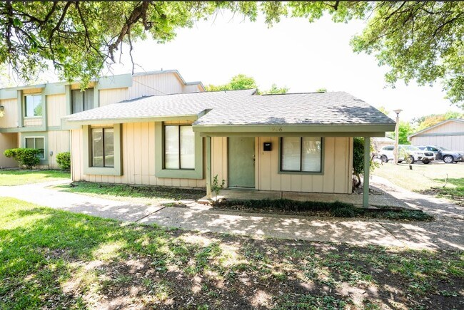 906 Silver Quail Ln in Austin, TX - Building Photo - Building Photo