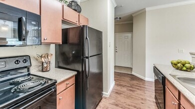 2898 W Baker Rd in Baytown, TX - Foto de edificio - Building Photo