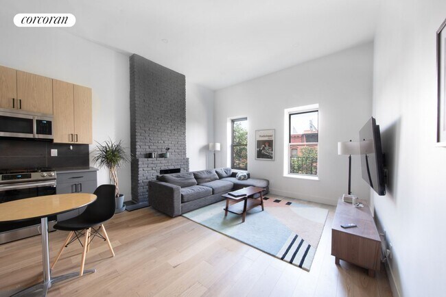property at 2 Lincoln Pl