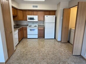 4600 Grand Ave, Unit C10 in Davenport, IA - Foto de edificio - Building Photo