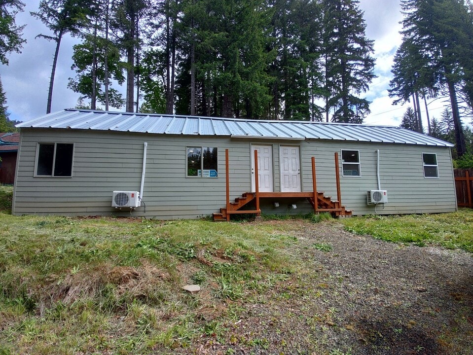 88869-88879 Alder St in Swisshome, OR - Building Photo