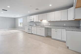340 Scenic Hwy in Bourne, MA - Building Photo - Building Photo