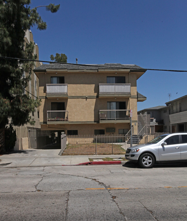 1762 N Normandie Ave in Los Angeles, CA - Building Photo - Building Photo