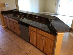 5001 Baraldi Cir in Sarasota, FL - Building Photo - Building Photo