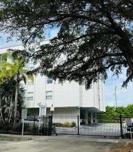 2425 NE 135th St in North Miami, FL - Building Photo - Building Photo