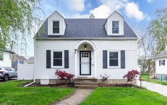 1 Academy St in Ferndale, MI - Building Photo