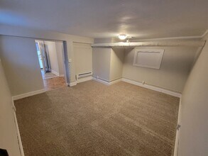 2312 E Wyoming Pl, Unit G in Milwaukee, WI - Foto de edificio - Building Photo