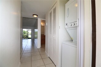10013 Winding Lake Rd, Unit 102 in Sunrise, FL - Building Photo - Building Photo